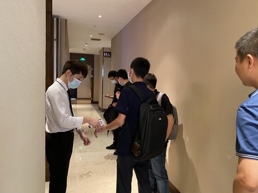 疫情期間，嚴格做好來訪登記及體溫檢測.jpg